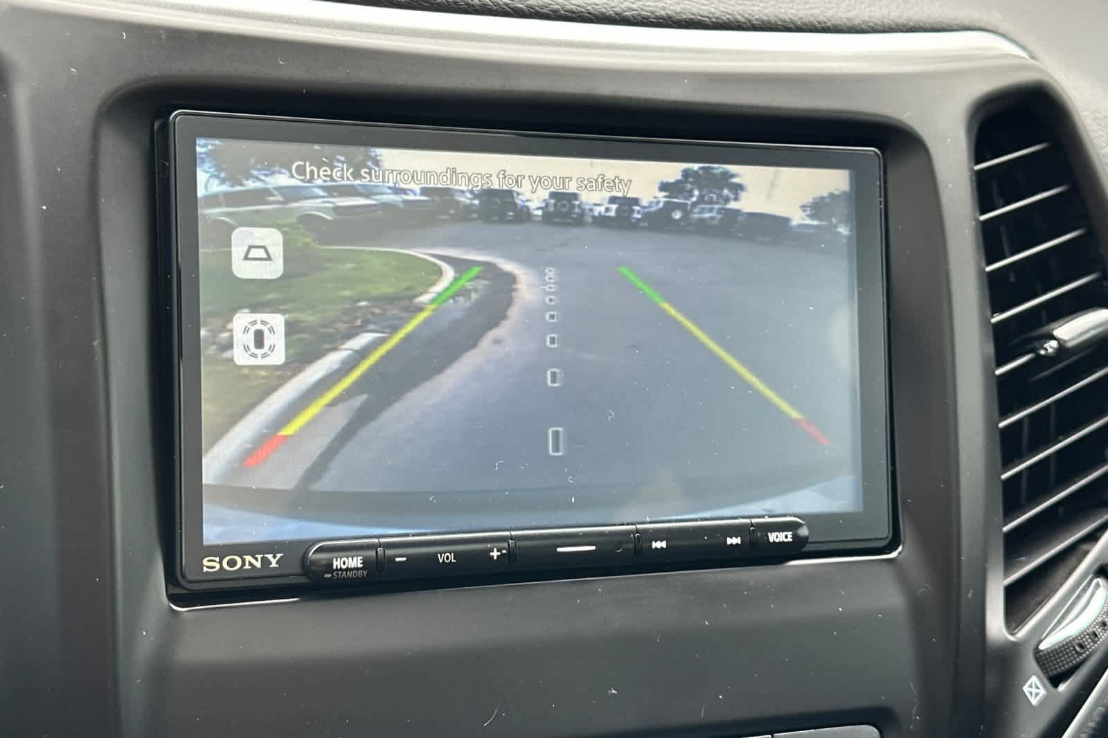 Used 2019 Jeep Cherokee Trailhawk AWD/4WD image 19