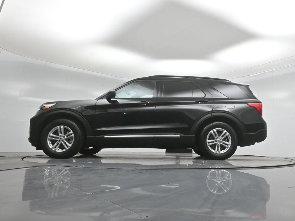 Certified 2023 Ford Explorer XLT RWD image 7
