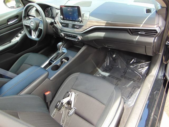 Used 2025 Nissan Altima 2.5 SV FWD image 25