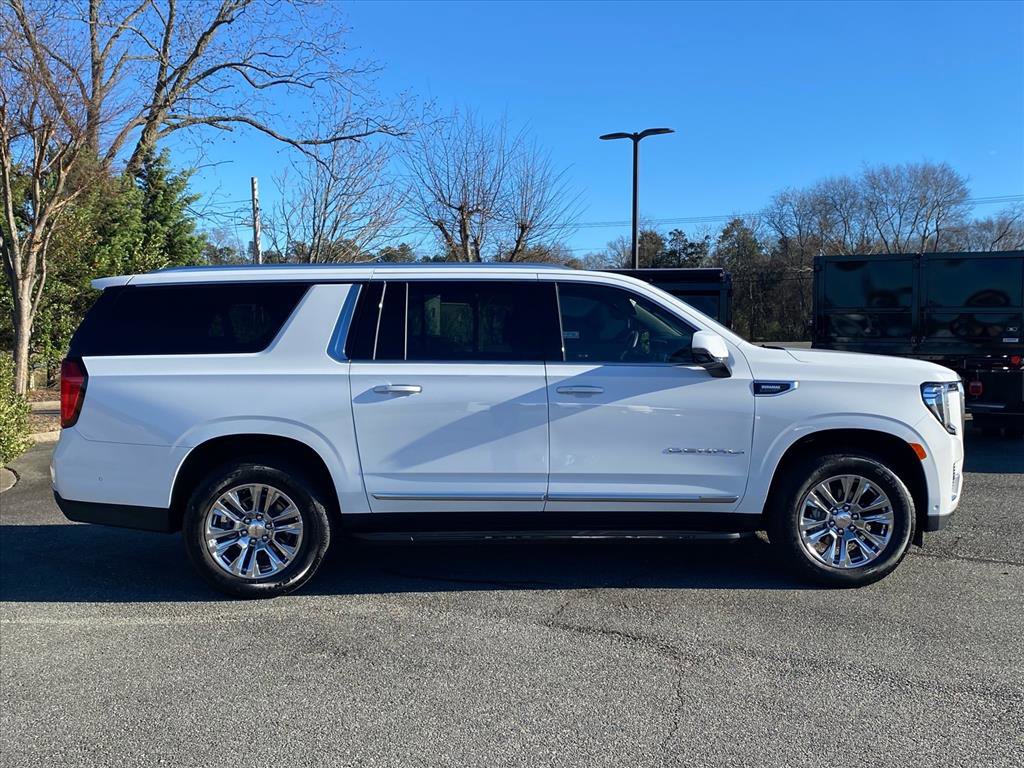 Used 2024 GMC Yukon XL Denali w/ Advanced Technology Package image 2