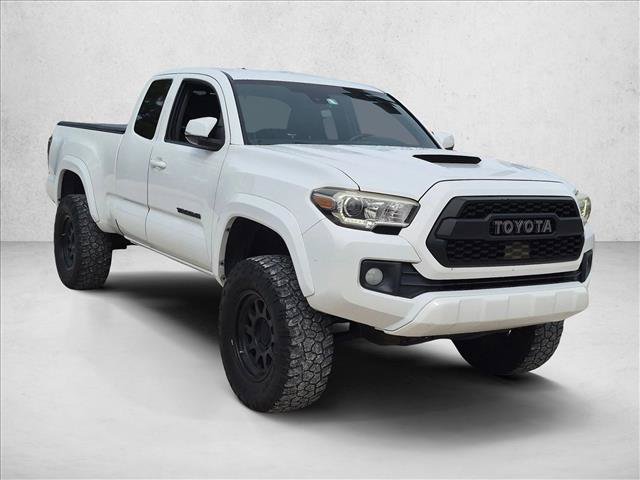 Used 2018 Toyota Tacoma TRD Sport w/ Technology Package AWD/4WD image 3