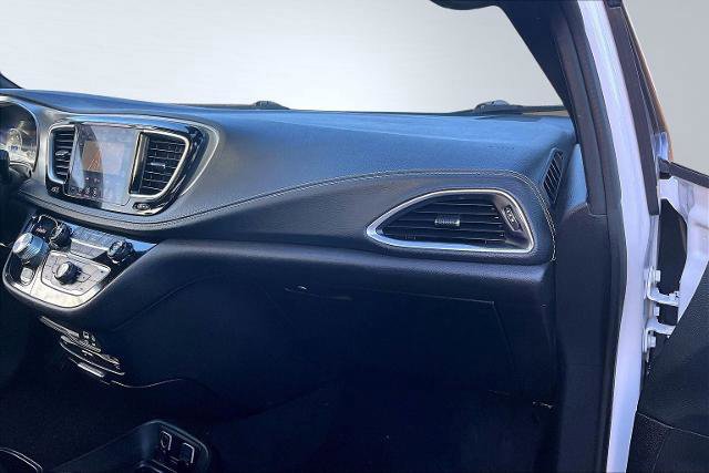 Used 2020 Chrysler Pacifica Limited w/ Advanced Safetytec Group image 20