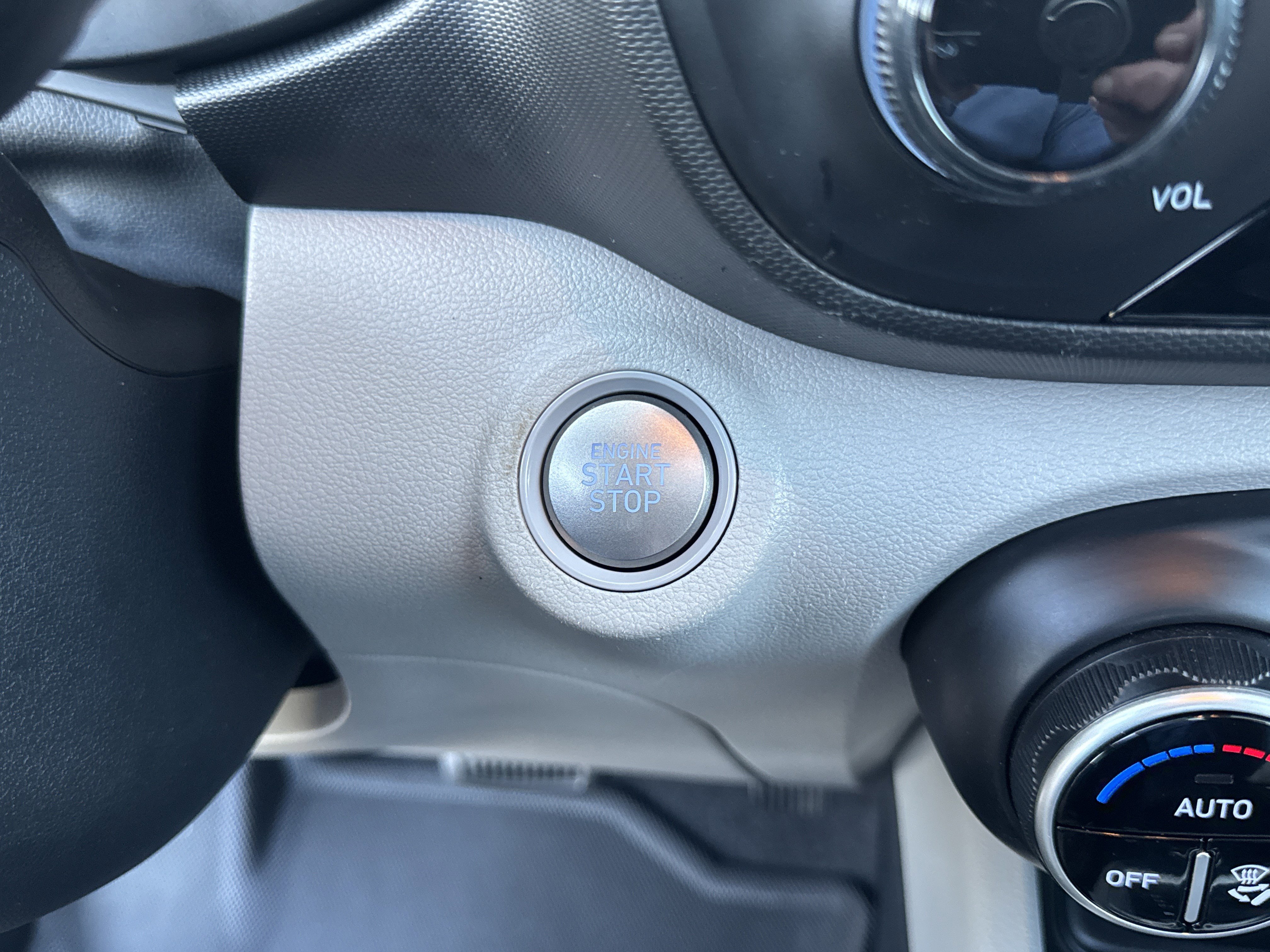 Used 2024 Hyundai Venue SEL image 26