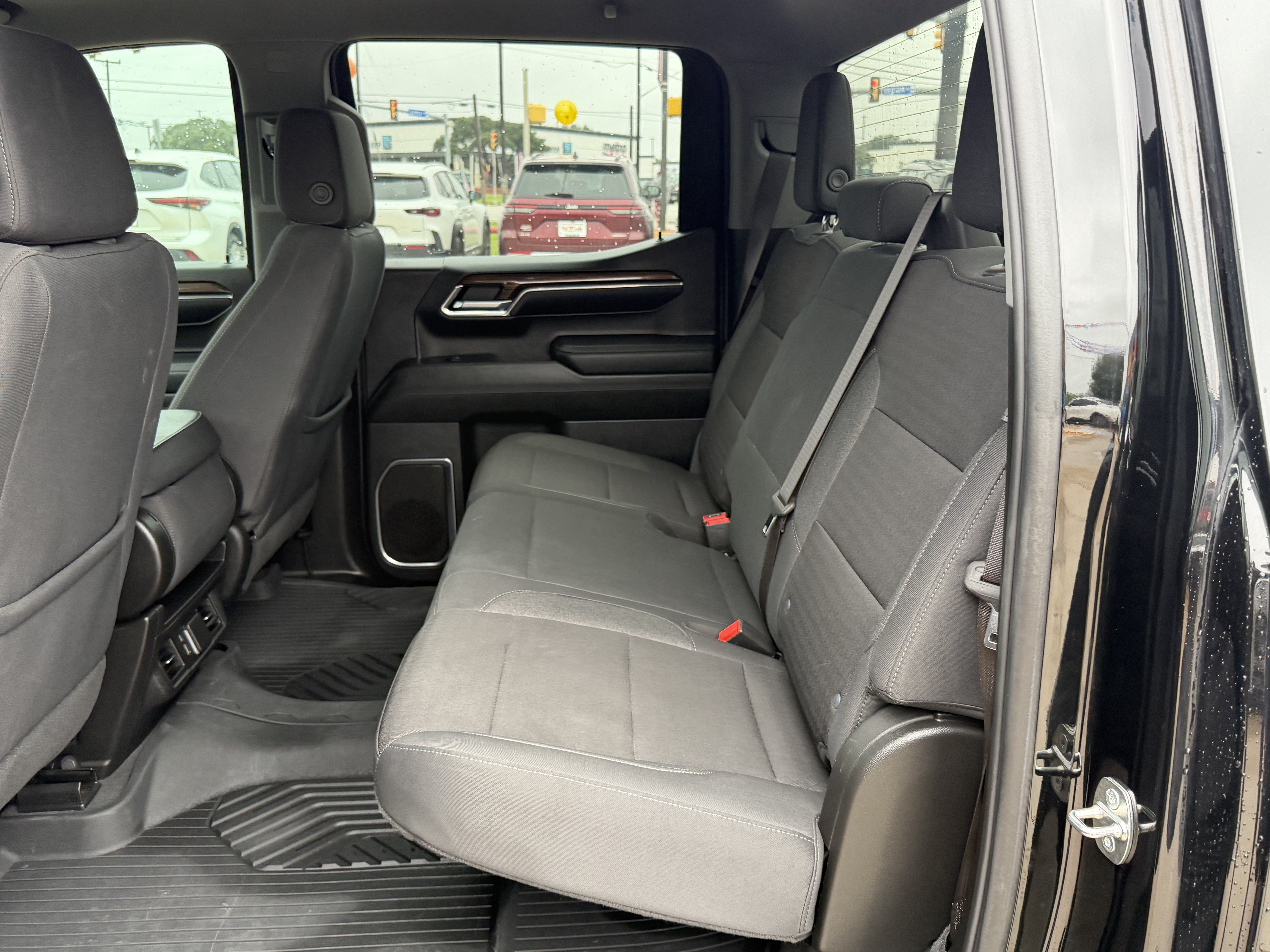 Used 2024 Chevrolet Silverado 1500 LT w/ Z71 Off-Road Package AWD/4WD image 15