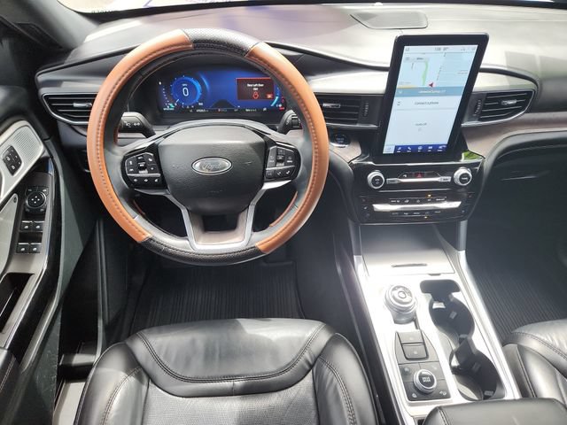 Certified 2024 Ford Explorer Platinum w/ Technology Package AWD/4WD image 13