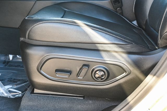 Used 2023 Jeep Grand Cherokee 4WD 4xe w/ Luxury Tech Group II image 26