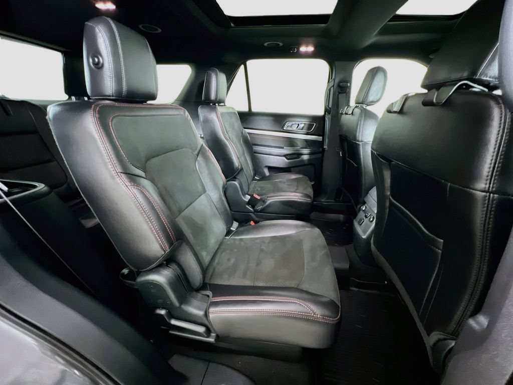 Certified 2019 Ford Explorer XLT w/ Equipment Group 202A AWD/4WD image 33