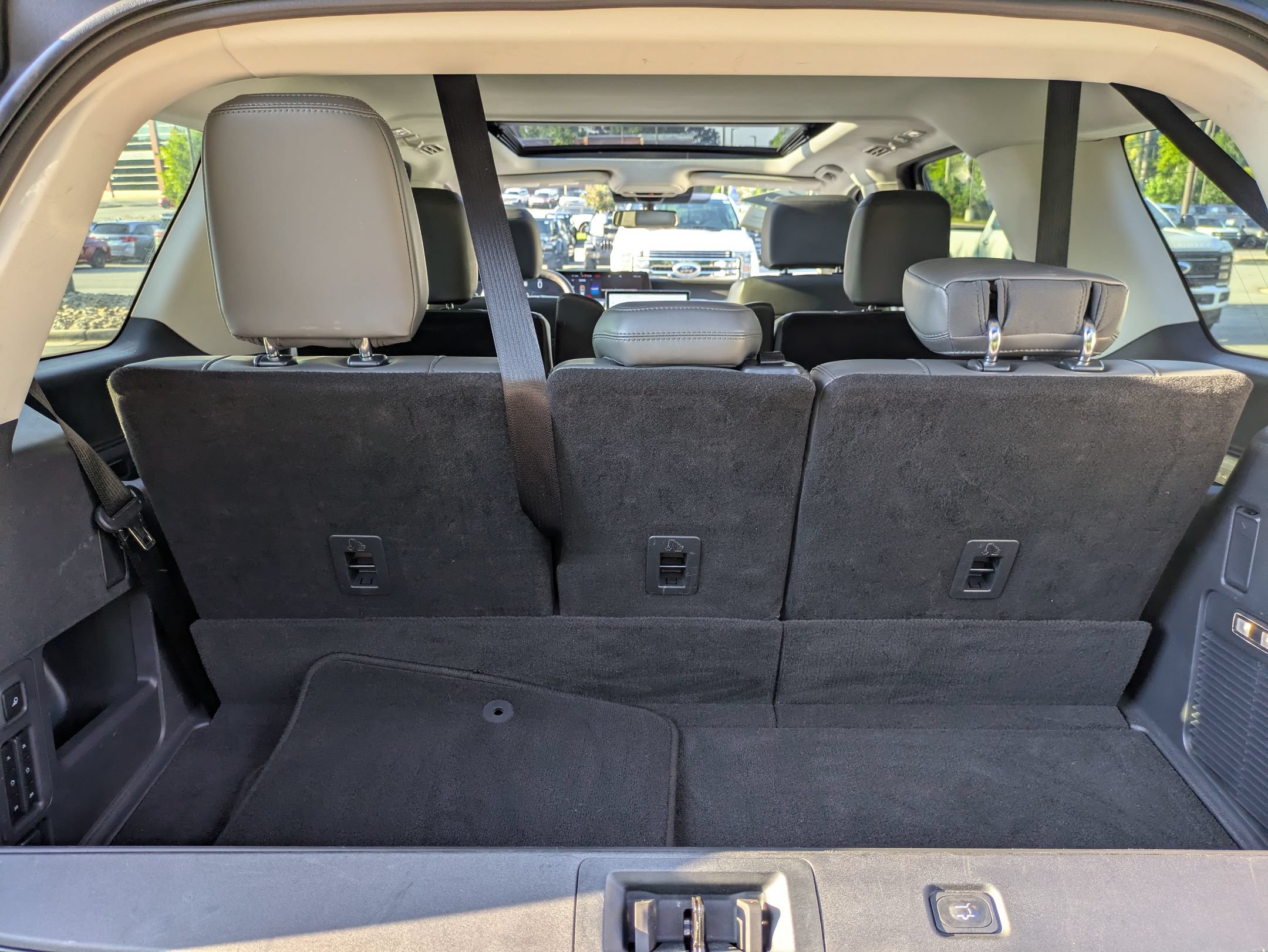 Certified 2025 Ford Expedition Active AWD/4WD image 32