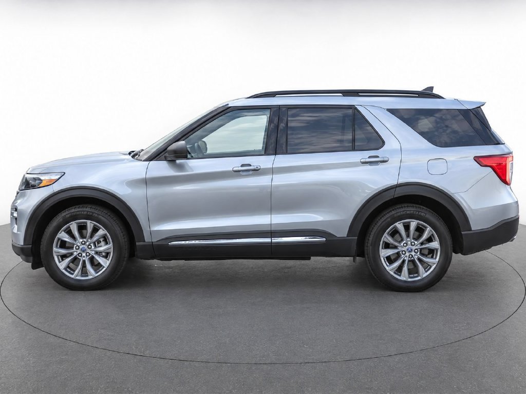 Certified 2023 Ford Explorer XLT w/ Equipment Group 202A AWD/4WD image 4