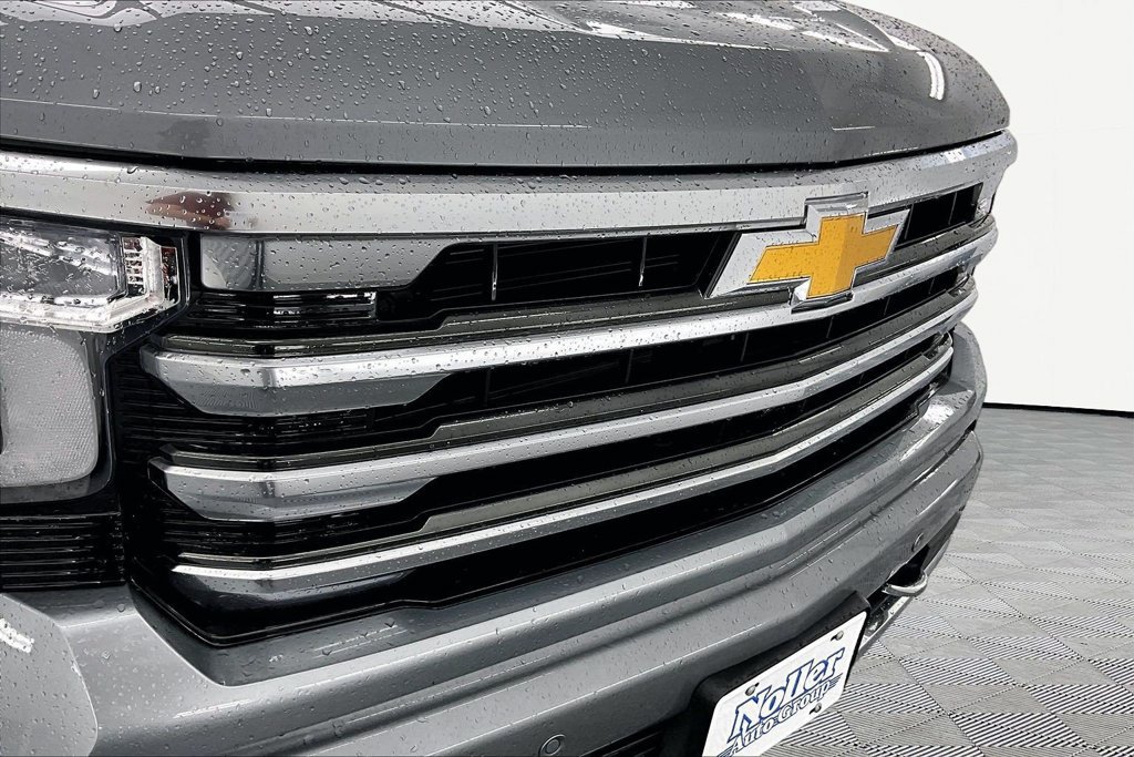 Used 2025 Chevrolet Silverado 1500 High Country w/ Technology Package AWD/4WD image 29