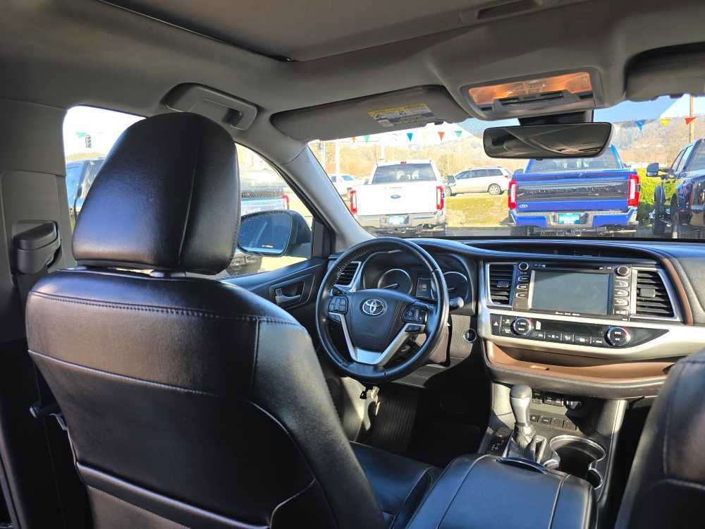Used 2018 Toyota Highlander XLE image 9