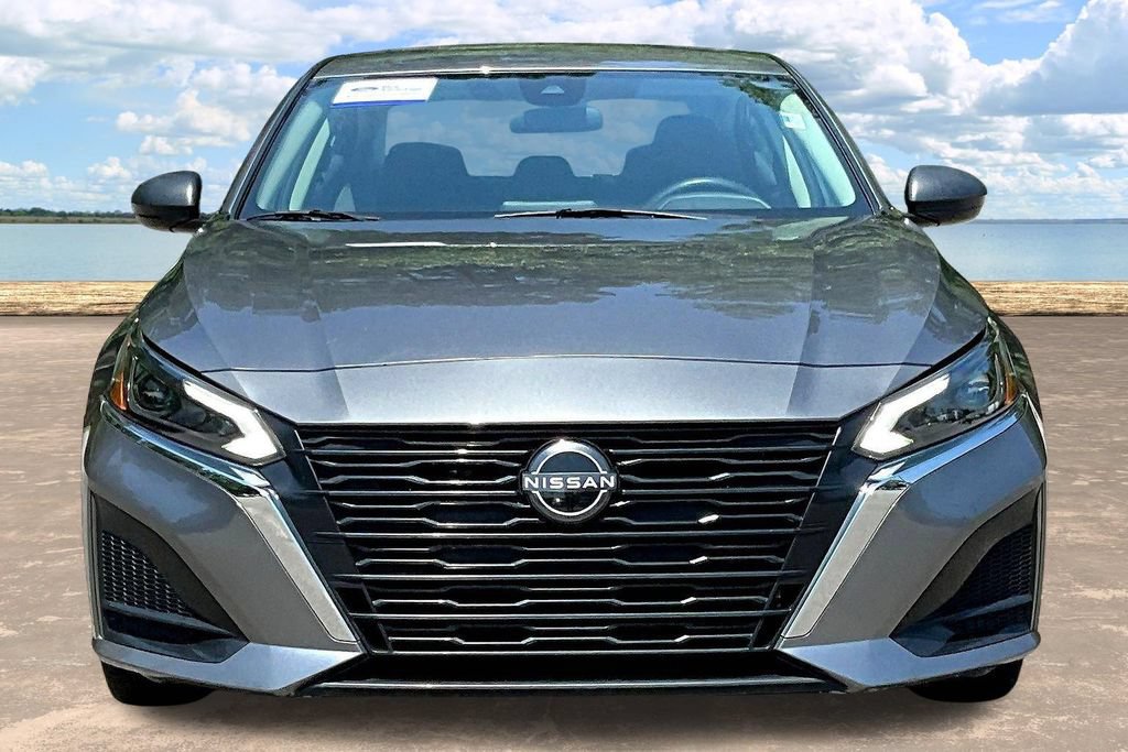 Used 2024 Nissan Altima 2.5 SV FWD image 2
