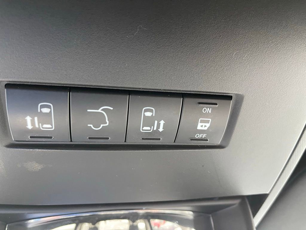 Used 2020 Dodge Grand Caravan SXT image 15