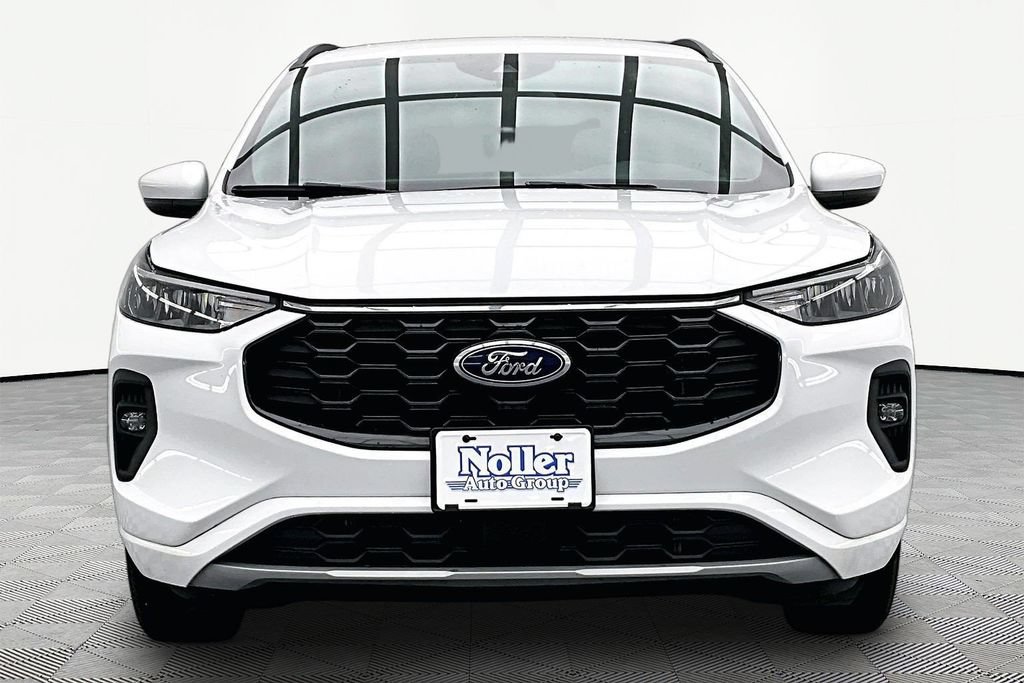 Certified 2023 Ford Escape ST-Line Select AWD/4WD image 3