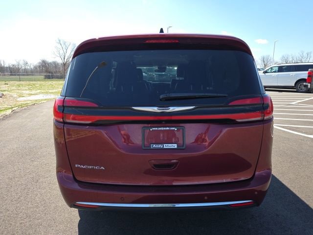 Used 2023 Chrysler Pacifica Touring-L image 3