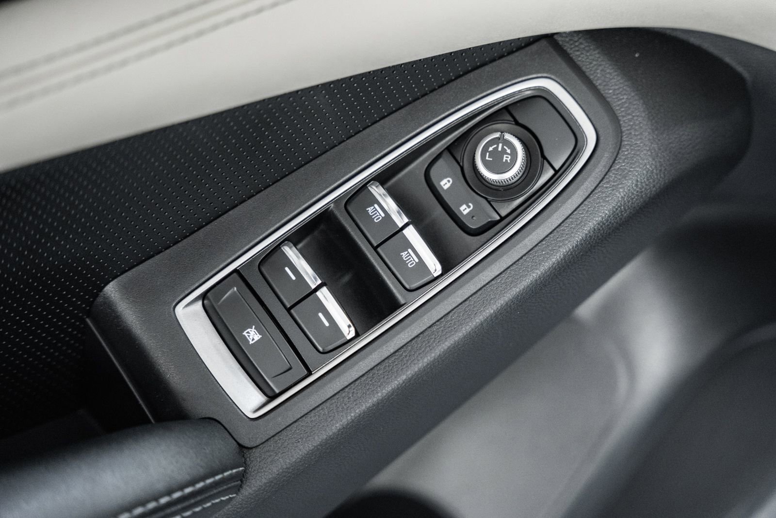 Used 2021 Subaru Ascent Limited AWD/4WD image 45