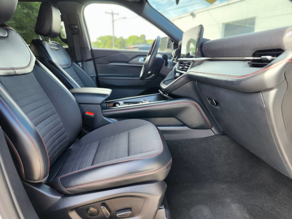 Certified 2025 Ford Explorer ST-Line AWD/4WD image 11