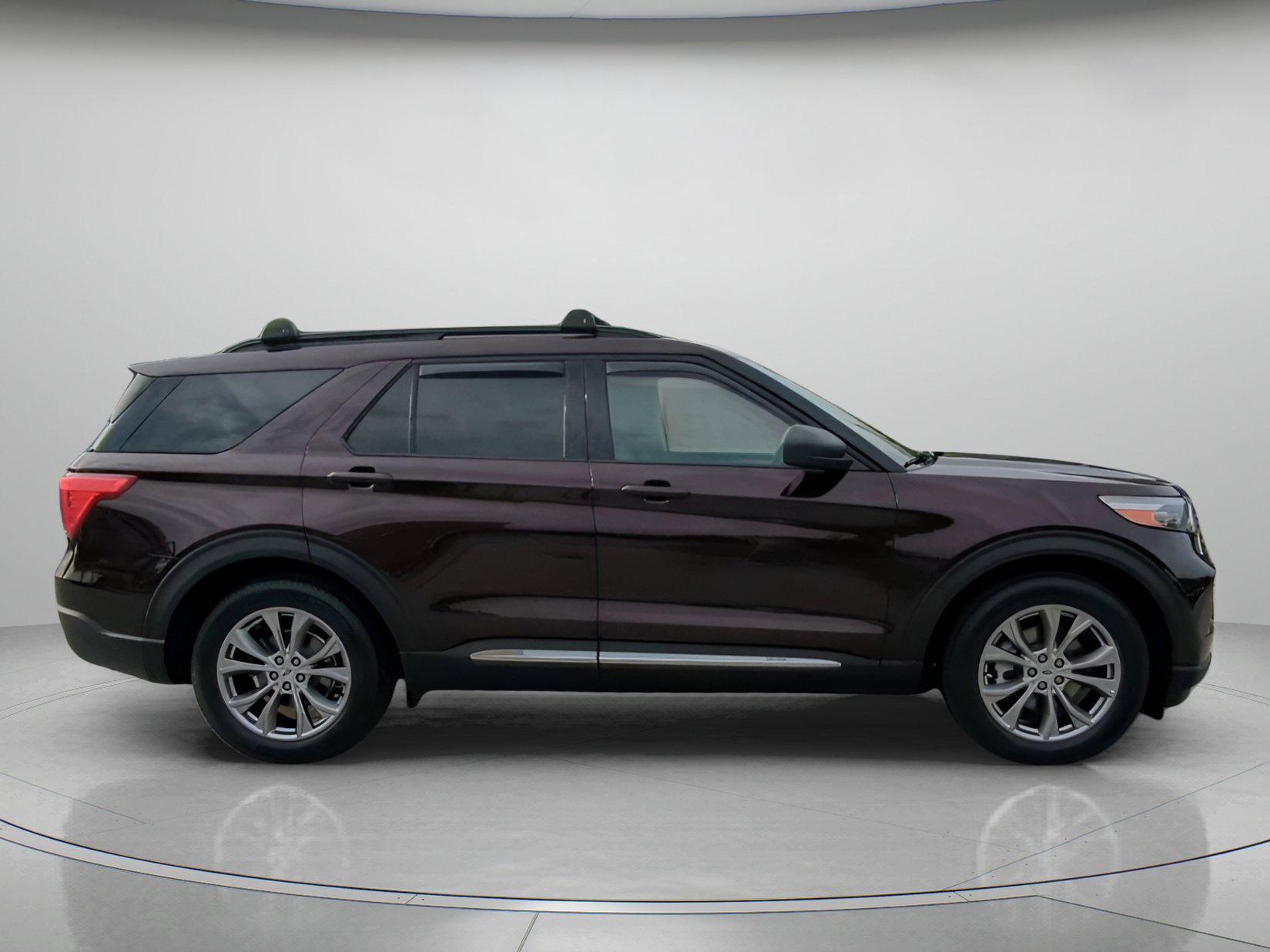 Certified 2022 Ford Explorer XLT w/ Equipment Group 202A RWD image 33