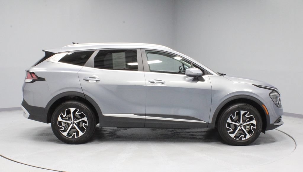 Used 2025 Kia Sportage EX AWD/4WD image 8