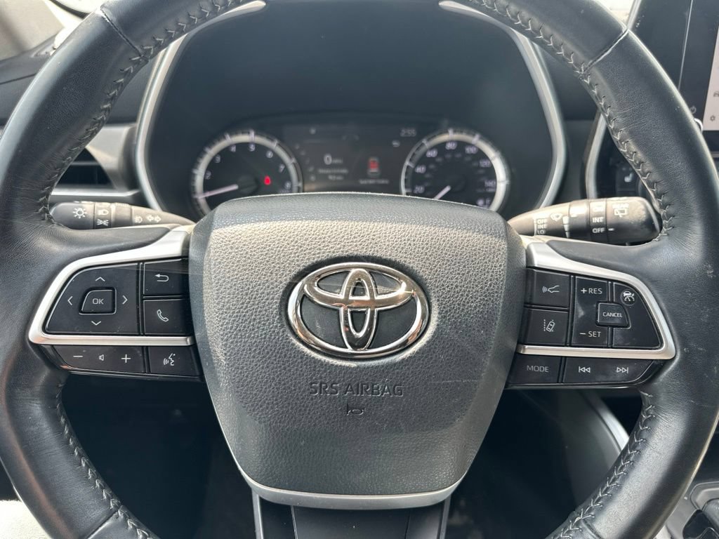 Used 2023 Toyota Highlander XLE AWD/4WD image 37