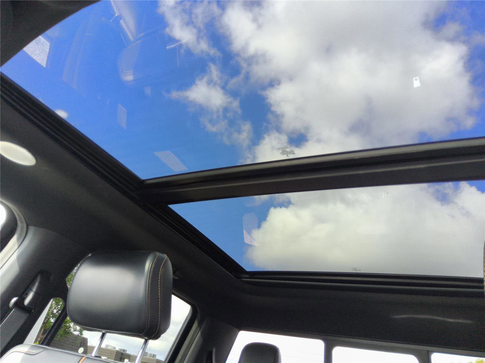 Certified 2024 Ford F350 Platinum w/ Tremor Off-Road Package image 18