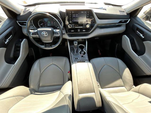 Used 2021 Toyota Highlander XLE image 28