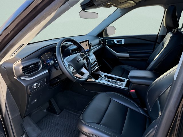 Certified 2022 Ford Explorer XLT w/ Equipment Group 202A AWD/4WD image 4