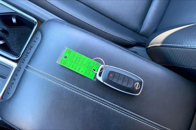 Used 2023 Nissan Pathfinder SL w/ Lighting Package (N92) image 14