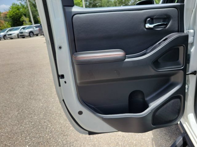 Used 2024 Nissan Frontier PRO-4X w/ Technology Package AWD/4WD image 15