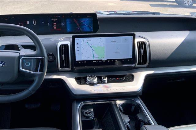 Certified 2025 Ford Expedition Active AWD/4WD image 5