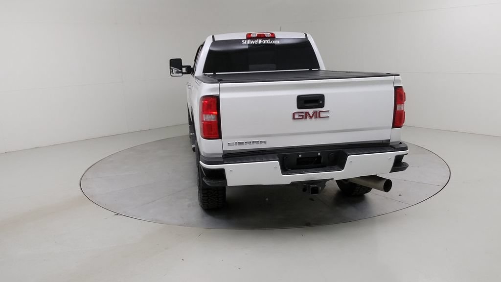 Used 2019 GMC Sierra 2500 Denali w/ Suspension Package, Off-Road AWD/4WD image 16