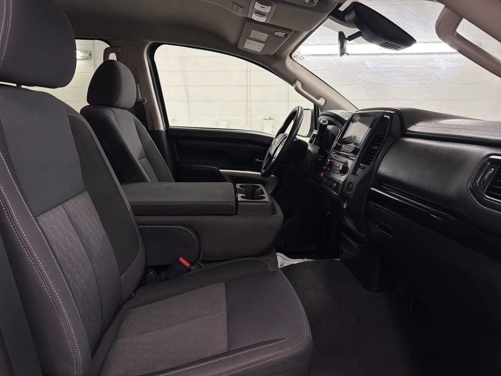 Used 2022 Nissan Titan SV image 27