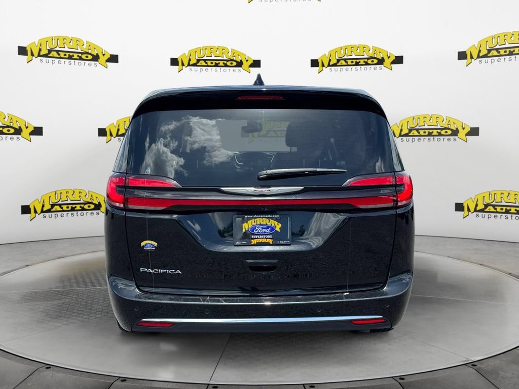 Used 2024 Chrysler Pacifica Touring-L FWD image 5