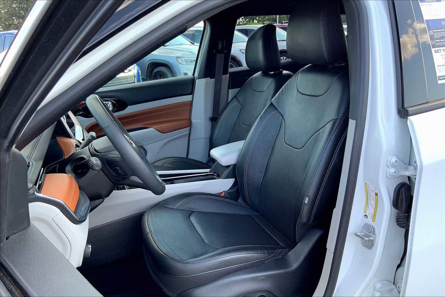 Used 2023 Jeep Compass Limited image 9