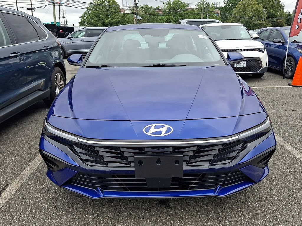 Used 2024 Hyundai Elantra SEL w/ Convenience Package FWD image 2