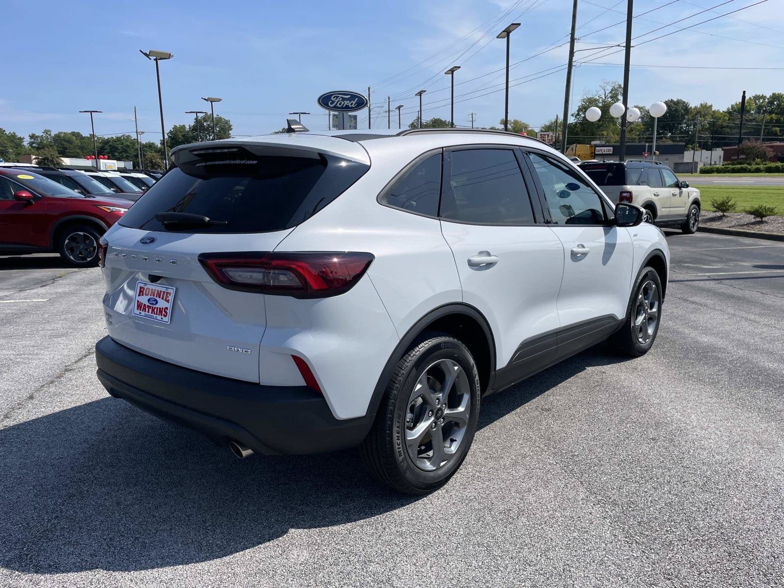 Certified 2025 Ford Escape ST-Line Select AWD/4WD image 4