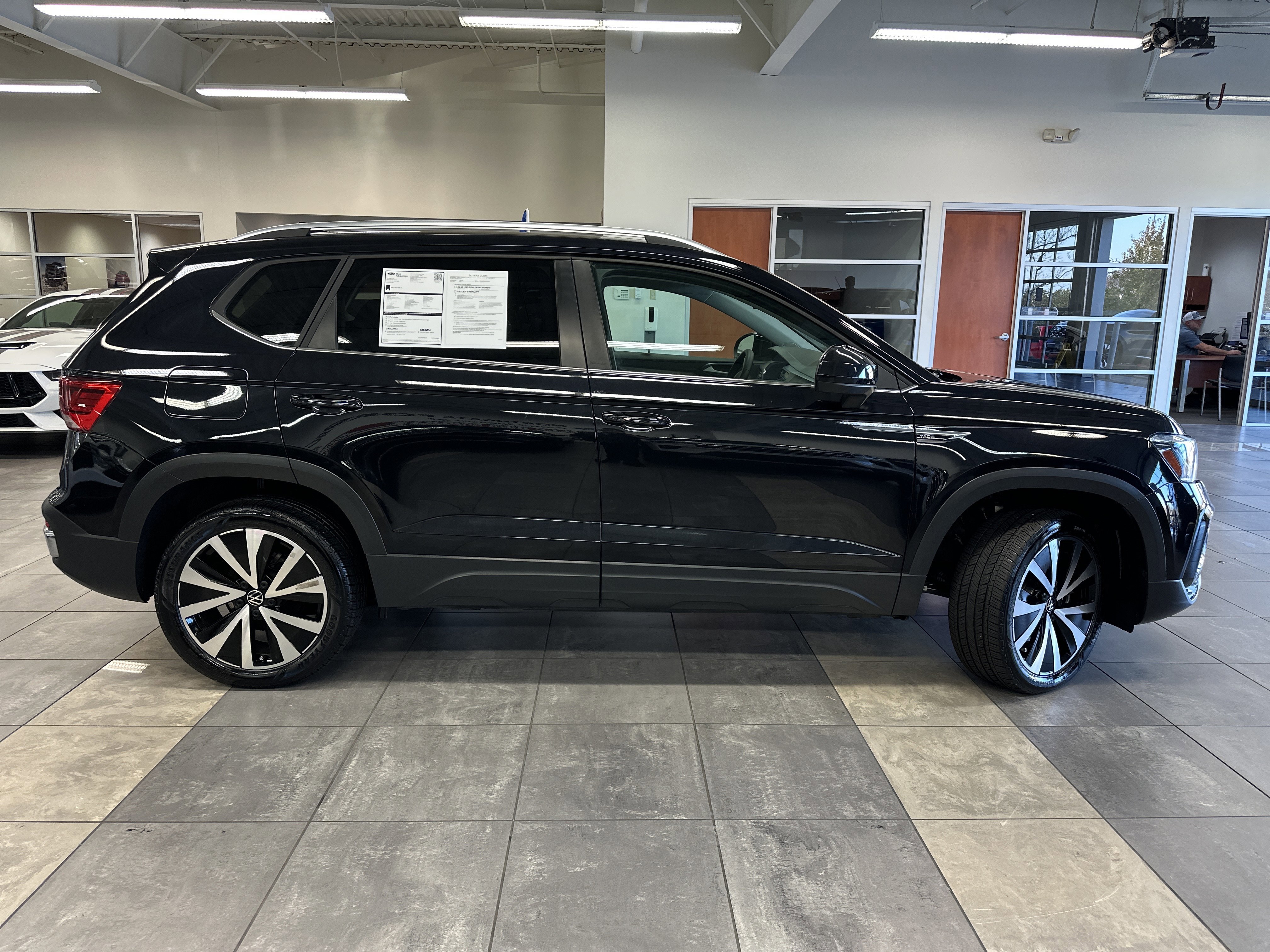 Used 2024 Volkswagen Taos SE image 6