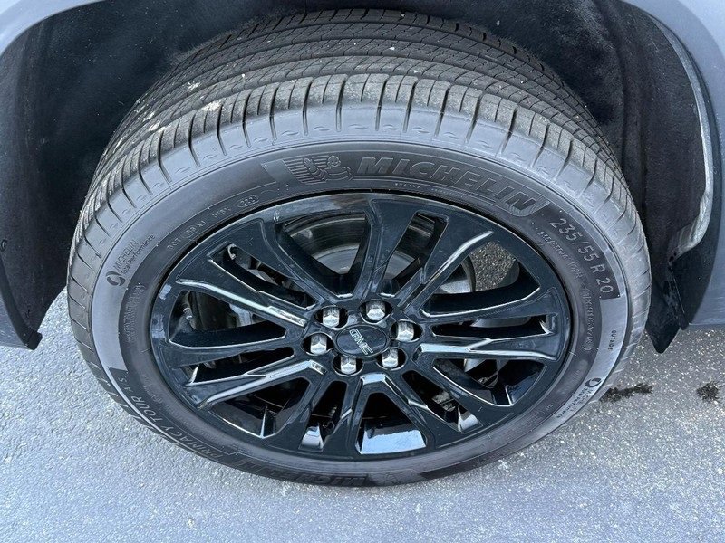 Used 2023 GMC Acadia SLT w/ Elevation Edition image 7