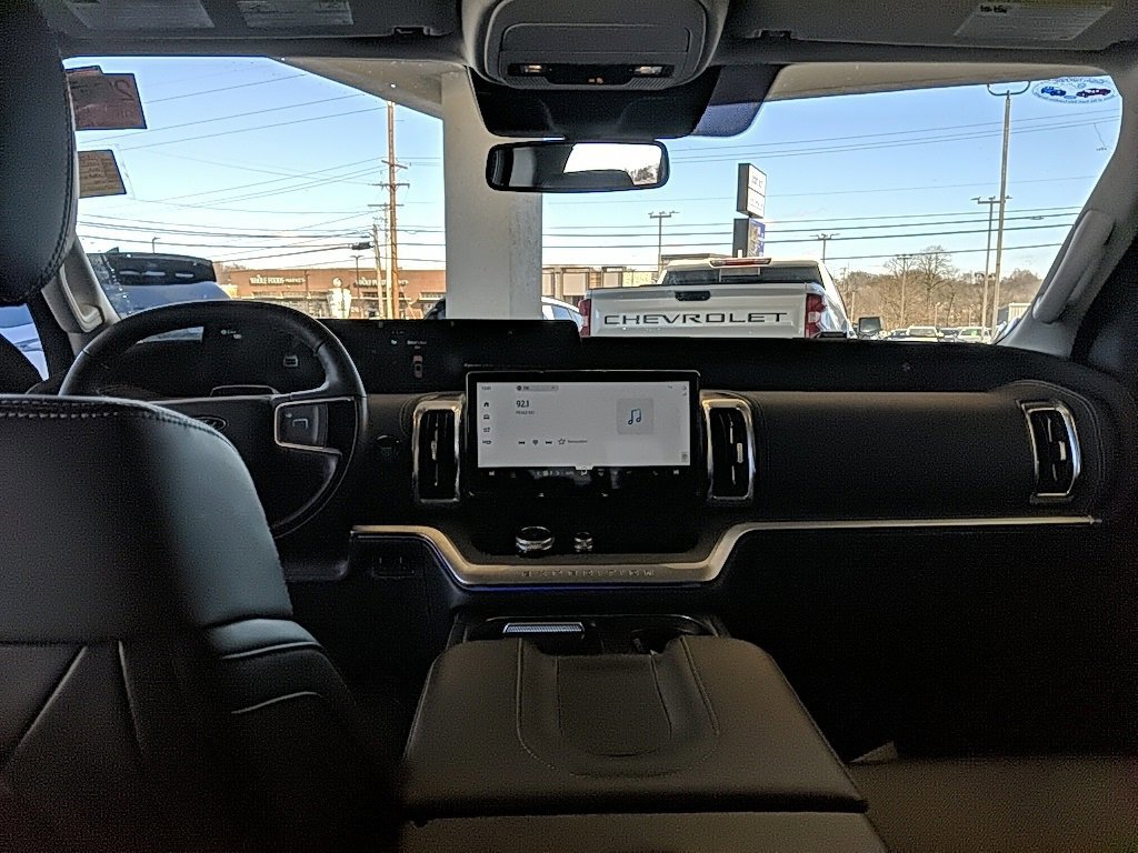 Certified 2025 Ford Expedition Platinum image 16