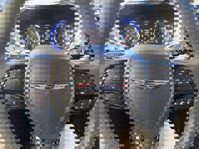 Used 2025 Chrysler Pacifica Limited image 15