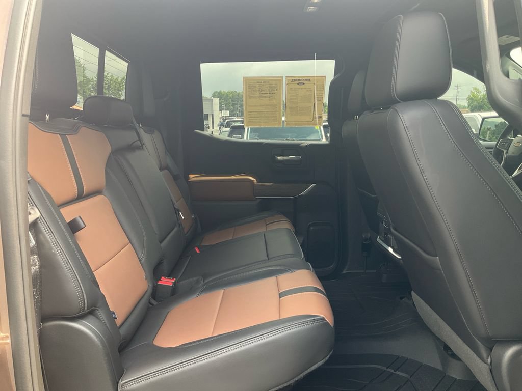 Used 2019 Chevrolet Silverado 1500 High Country w/ Technology Package AWD/4WD image 13