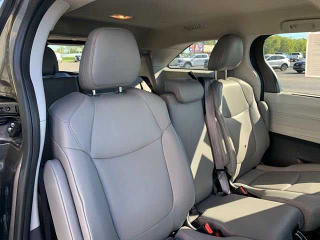 Used 2023 Toyota Sienna XLE image 18