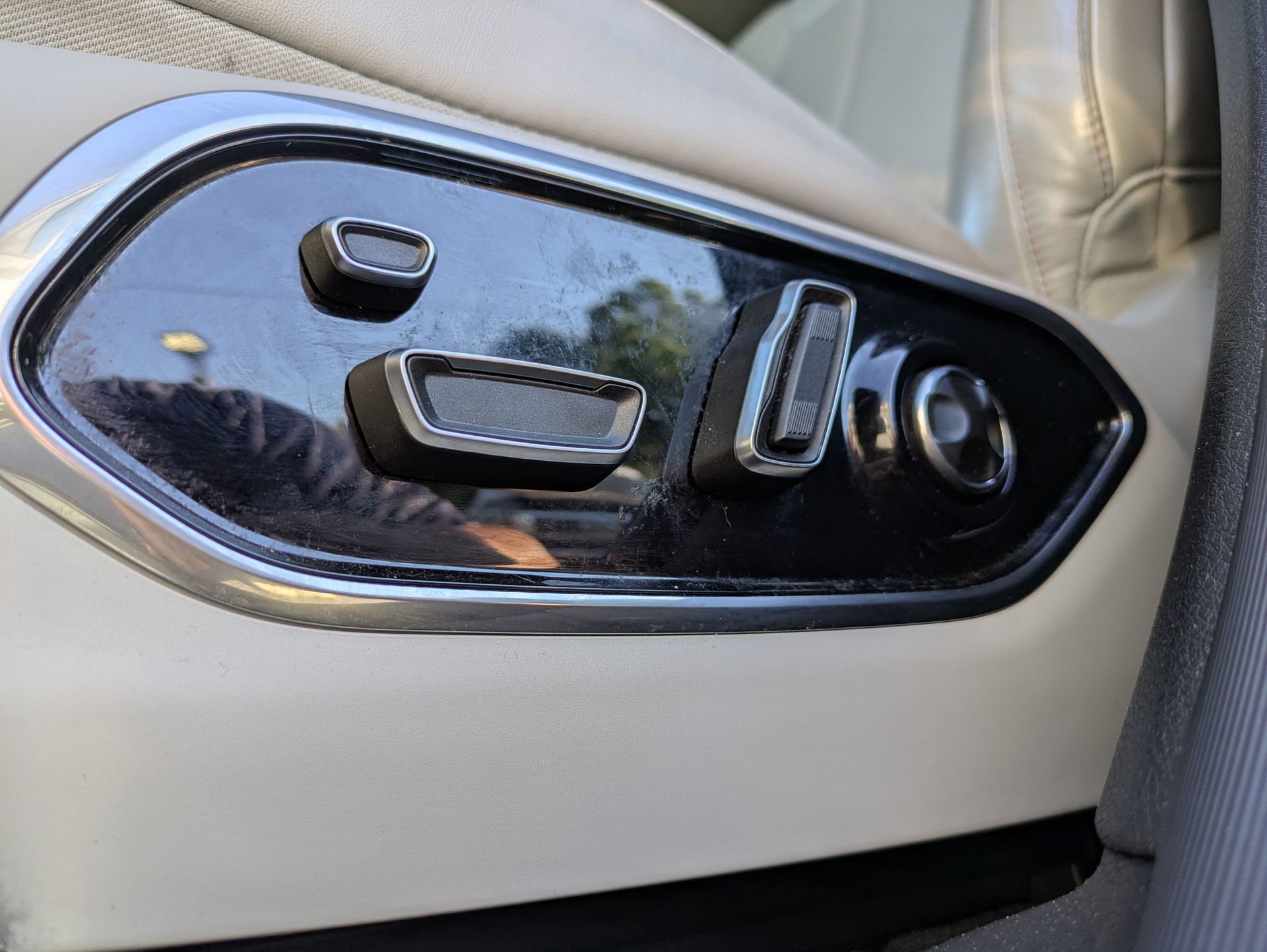 Used 2022 Jeep Grand Cherokee Overland w/ Luxury Tech Group IV image 23