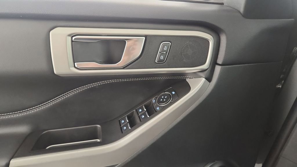 Certified 2024 Ford Explorer XLT AWD/4WD image 15