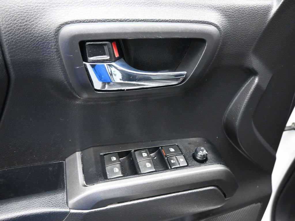Used 2023 Toyota Tacoma TRD Off-Road image 38