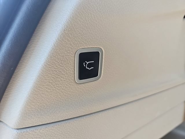 Used 2024 Chrysler Pacifica Touring-L FWD image 15
