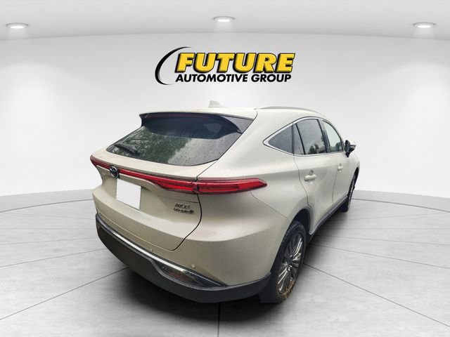 Used 2022 Toyota Venza XLE image 2