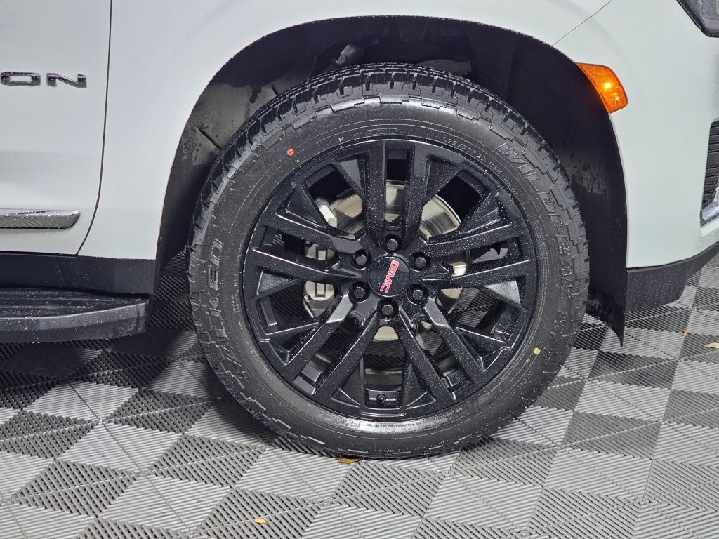 Used 2024 GMC Yukon XL SLT w/ SLT Luxury Package AWD/4WD image 9