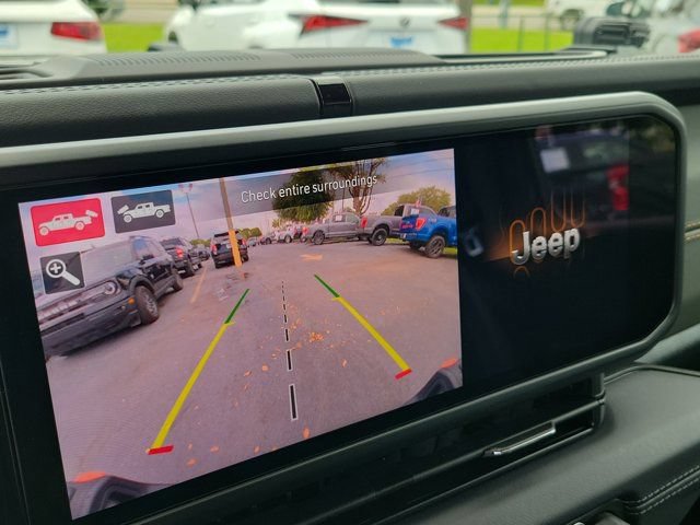 Used 2025 Jeep Gladiator Mojave AWD/4WD image 22
