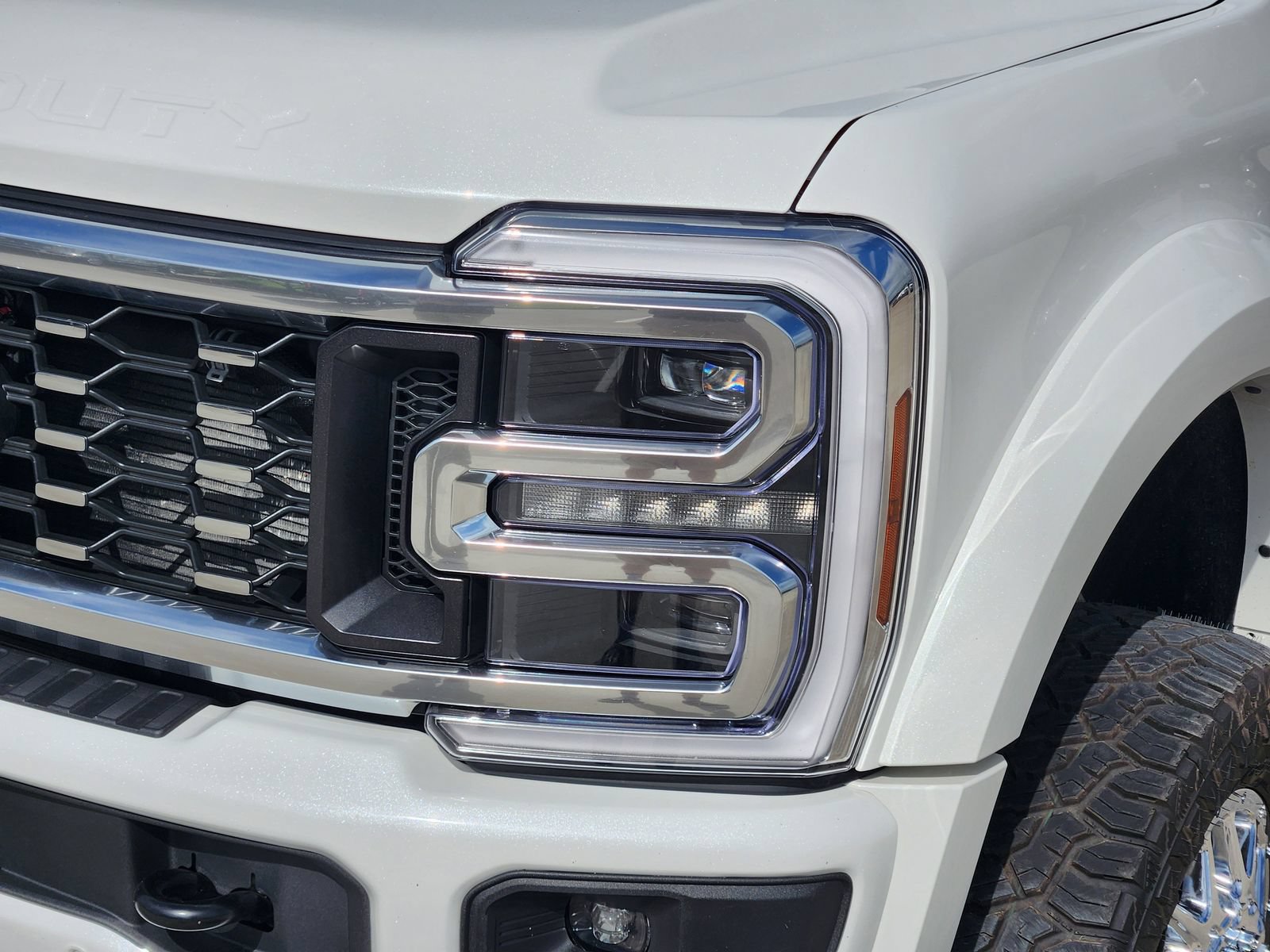 Certified 2025 Ford F450 Platinum w/ FX4 Off-Road Package AWD/4WD image 9